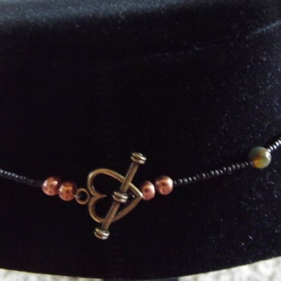 Bee necklace - Picture 2 of 5